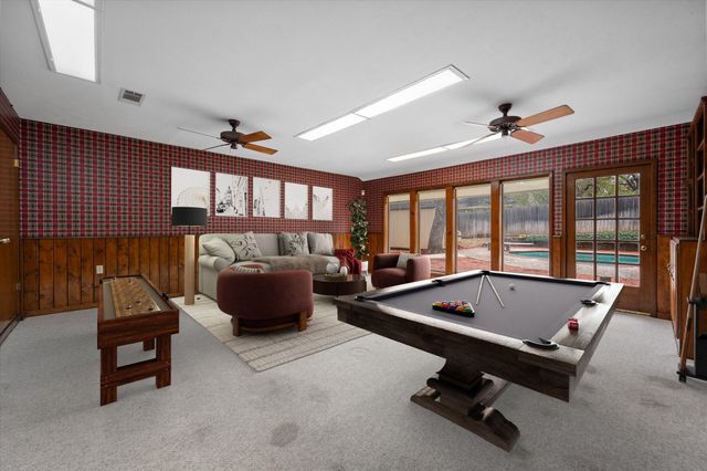 905 Live Oak Lane, Arlington, TX 76012