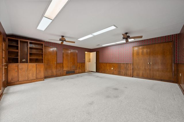 905 Live Oak Lane, Arlington, TX 76012