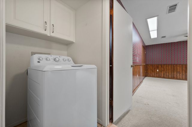 905 Live Oak Lane, Arlington, TX 76012