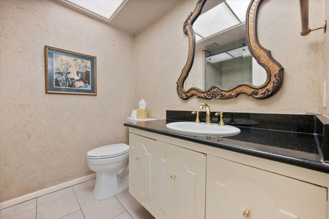 905 Live Oak Lane, Arlington, TX 76012