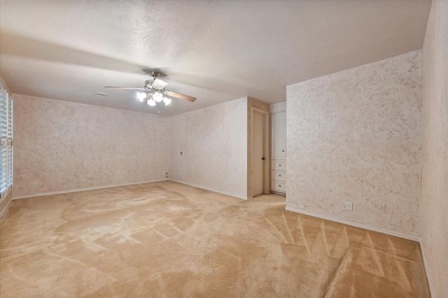 905 Live Oak Lane, Arlington, TX 76012