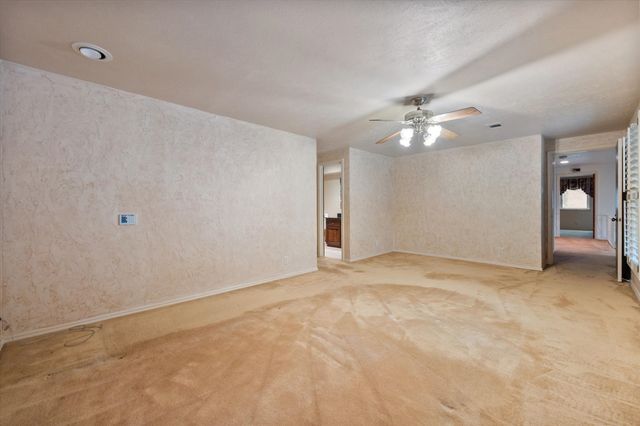 905 Live Oak Lane, Arlington, TX 76012