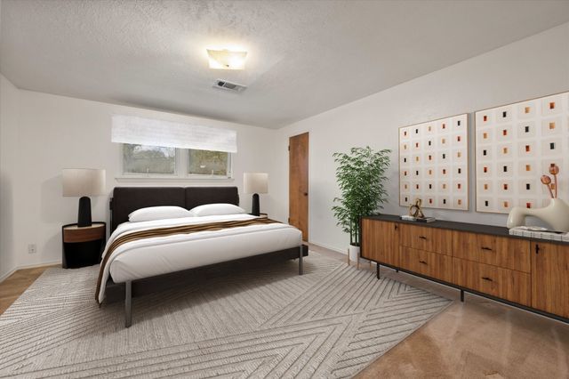 905 Live Oak Lane, Arlington, TX 76012