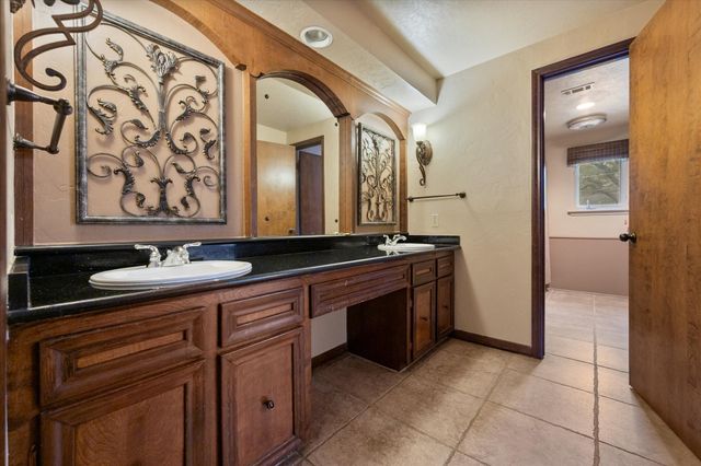 905 Live Oak Lane, Arlington, TX 76012