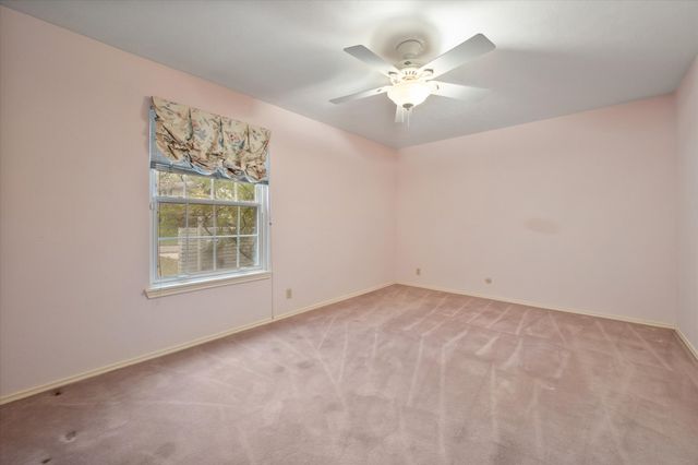 905 Live Oak Lane, Arlington, TX 76012