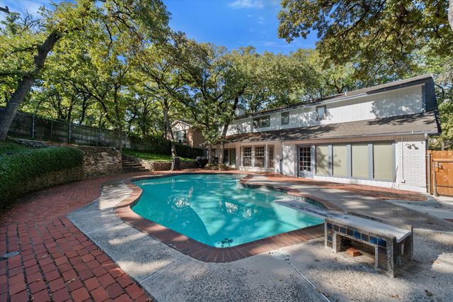 905 Live Oak Lane, Arlington, TX 76012