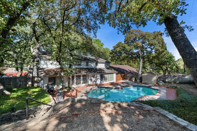 905 Live Oak Lane, Arlington, TX 76012