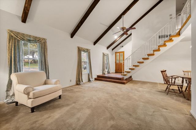 905 Live Oak Lane, Arlington, TX 76012