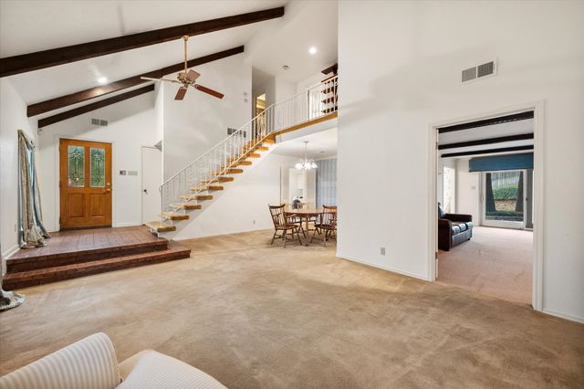 905 Live Oak Lane, Arlington, TX 76012