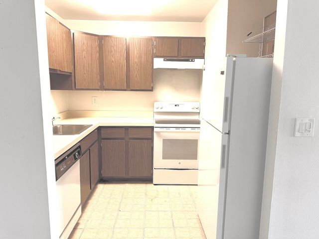 4921 N Crooks Road N-10, Royal Oak, MI 48073