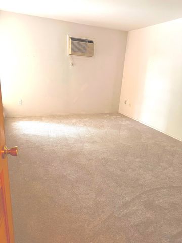 4921 N Crooks Road N-10, Royal Oak, MI 48073