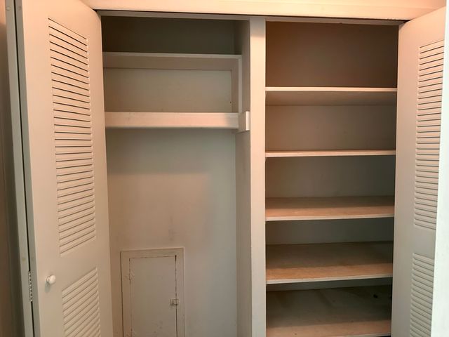 4921 N Crooks Road N-10, Royal Oak, MI 48073