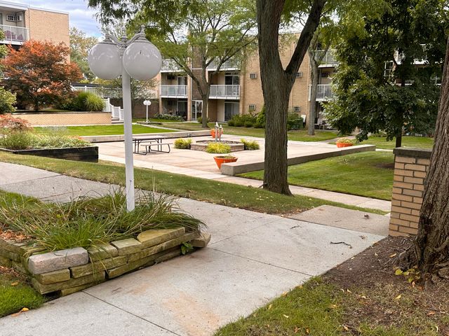 4921 N Crooks Road N-10, Royal Oak, MI 48073