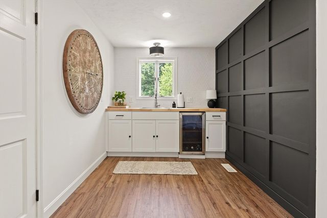 10 Lucille Ave, Westford, MA 01886
