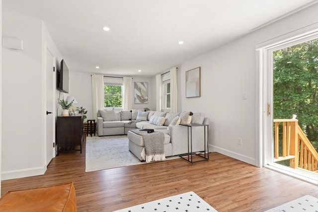 10 Lucille Ave, Westford, MA 01886