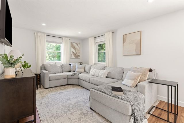 10 Lucille Ave, Westford, MA 01886