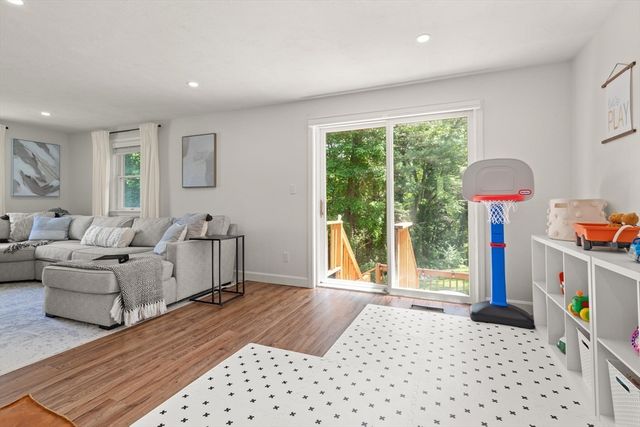 10 Lucille Ave, Westford, MA 01886