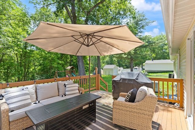 10 Lucille Ave, Westford, MA 01886