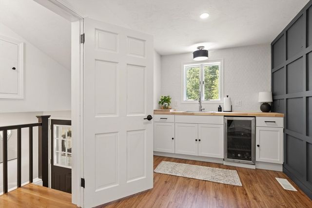 10 Lucille Ave, Westford, MA 01886