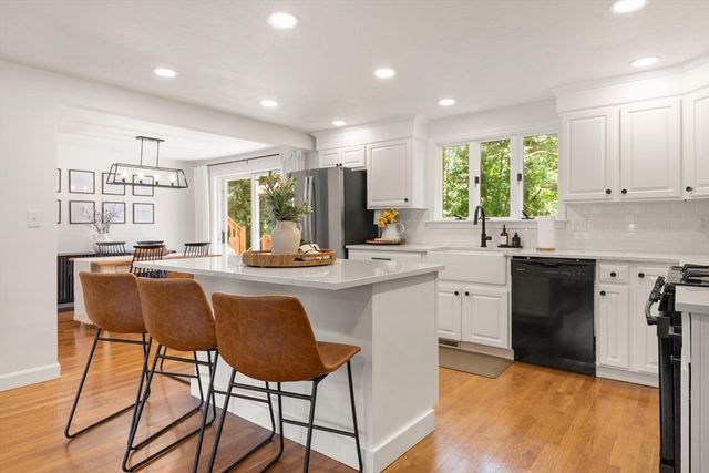 10 Lucille Ave, Westford, MA 01886