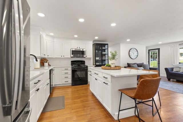 10 Lucille Ave, Westford, MA 01886