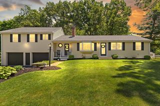 10 Lucille Ave, Westford, MA 01886