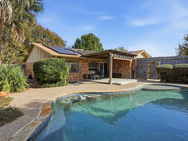 303 Woodhurst Drive, Coppell, TX 75019