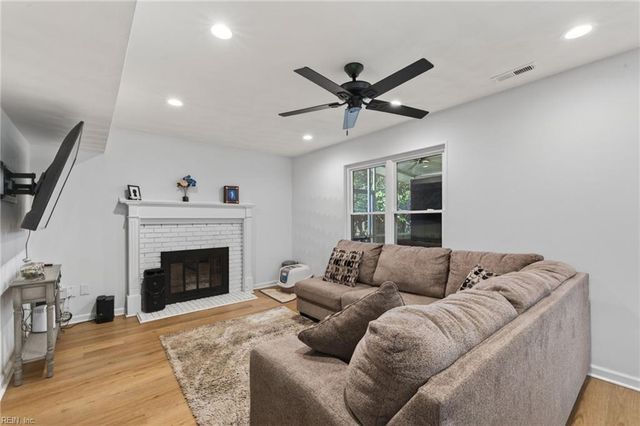 4912 Cliffony DR, Virginia Beach, VA 23464