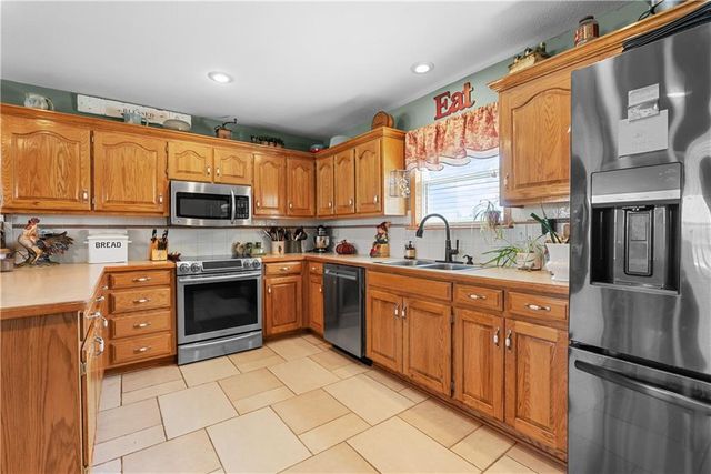 18500 E 191st Street, Pleasant Hill, MO 64080