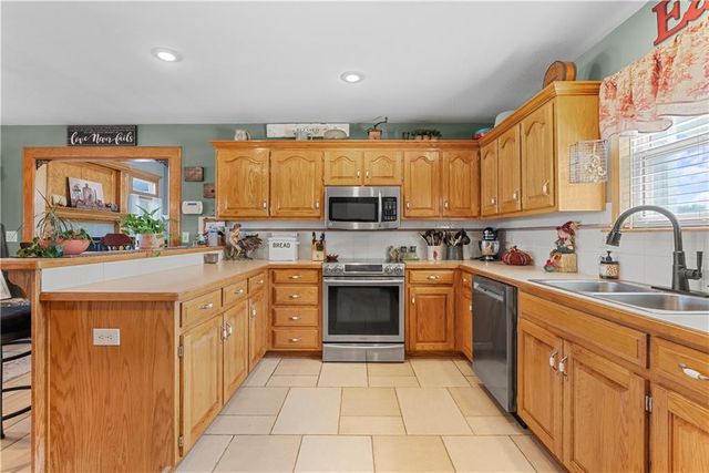 18500 E 191st Street, Pleasant Hill, MO 64080