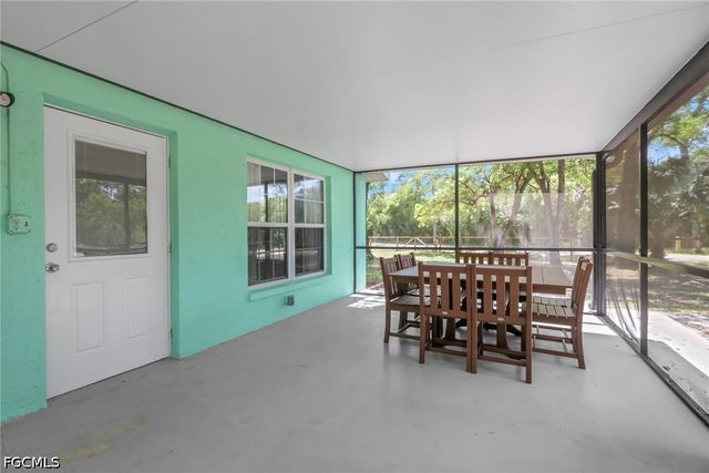 2431 Lippincott RD, Alva, FL 33920