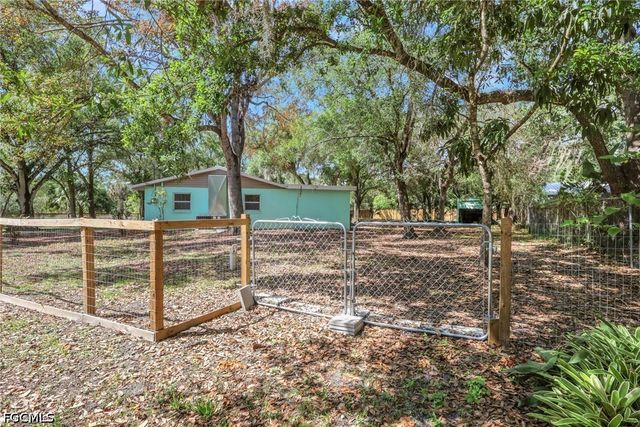 2431 Lippincott RD, Alva, FL 33920