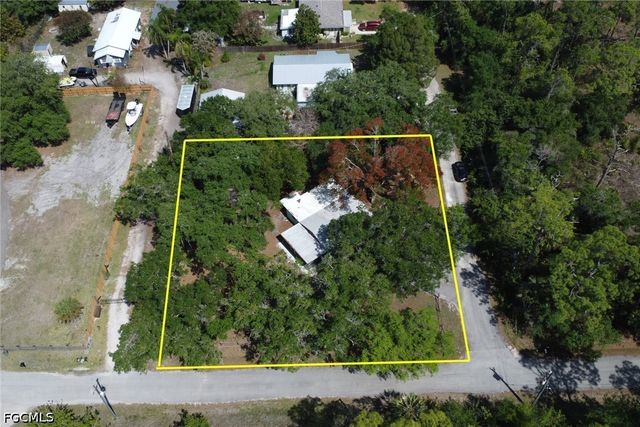 2431 Lippincott RD, Alva, FL 33920