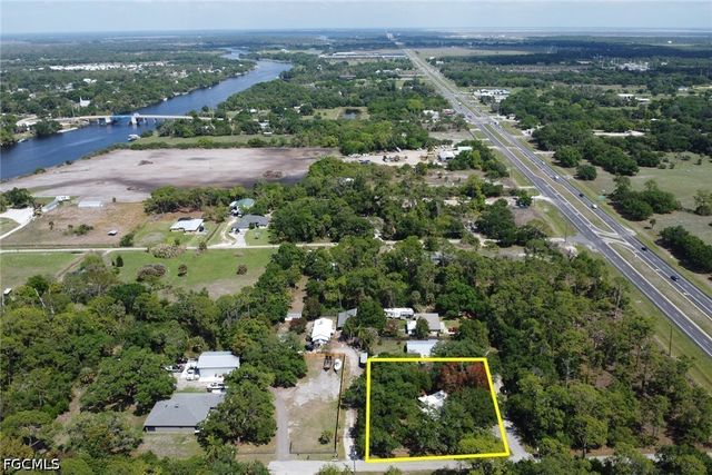 2431 Lippincott RD, Alva, FL 33920