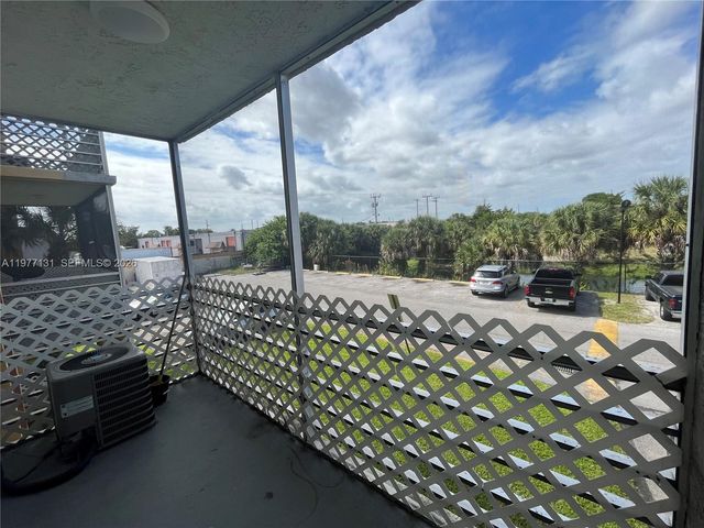 3710 NW 21st St 211, Lauderdale Lakes, FL 33311