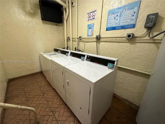 3710 NW 21st St 211, Lauderdale Lakes, FL 33311