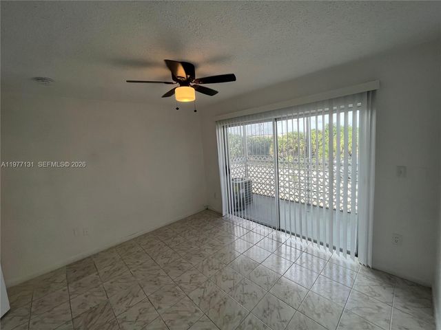 3710 NW 21st St 211, Lauderdale Lakes, FL 33311
