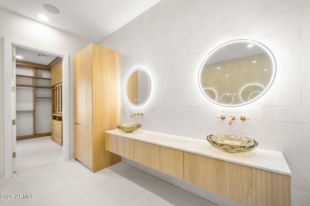 4227 E CAMPBELL Avenue, Phoenix, AZ 85018