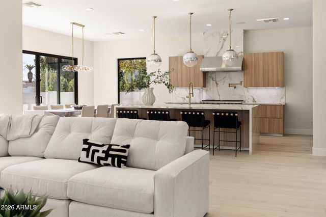 4227 E CAMPBELL Avenue, Phoenix, AZ 85018