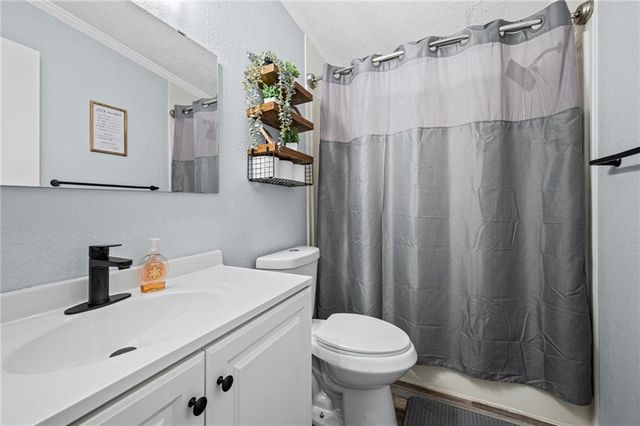 13732 Lawrence Avenue, Bonner Springs, KS 66012