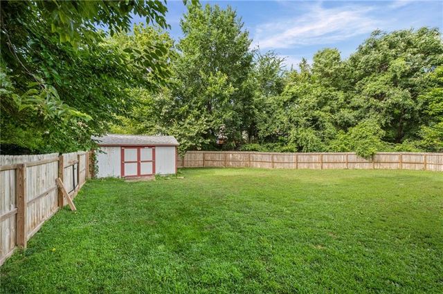13732 Lawrence Avenue, Bonner Springs, KS 66012