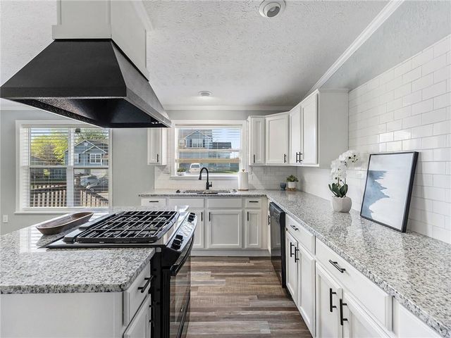 13732 Lawrence Avenue, Bonner Springs, KS 66012