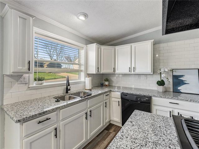 13732 Lawrence Avenue, Bonner Springs, KS 66012