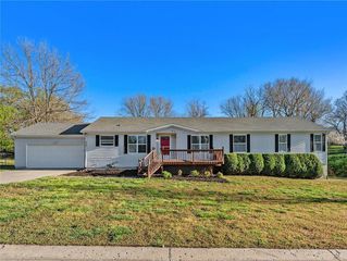 13732 Lawrence Avenue, Bonner Springs, KS 66012