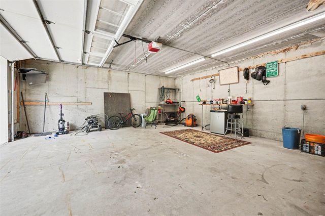 5318 Lamont Farms Drive, Coopersville, MI 49404