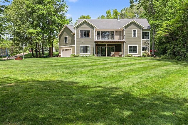 5318 Lamont Farms Drive, Coopersville, MI 49404