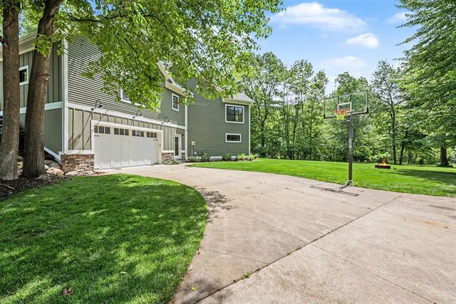 5318 Lamont Farms Drive, Coopersville, MI 49404