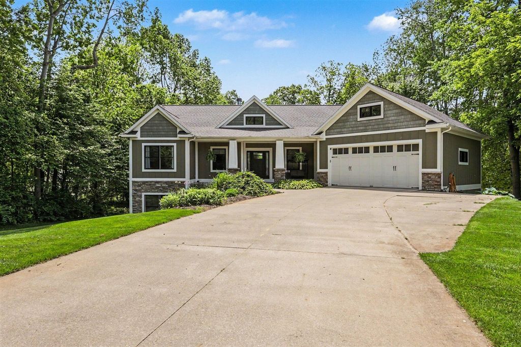 5318 Lamont Farms Drive, Coopersville, MI 49404