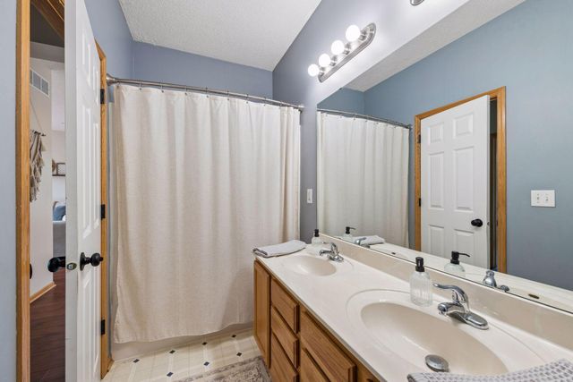 2229 Grimm Road, Chaska, MN 55318