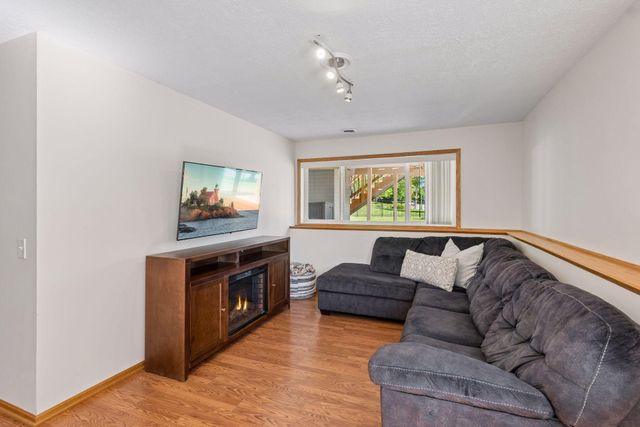 2229 Grimm Road, Chaska, MN 55318